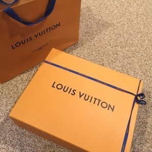 Louis Vuitton Large Box w Shopping Bag
